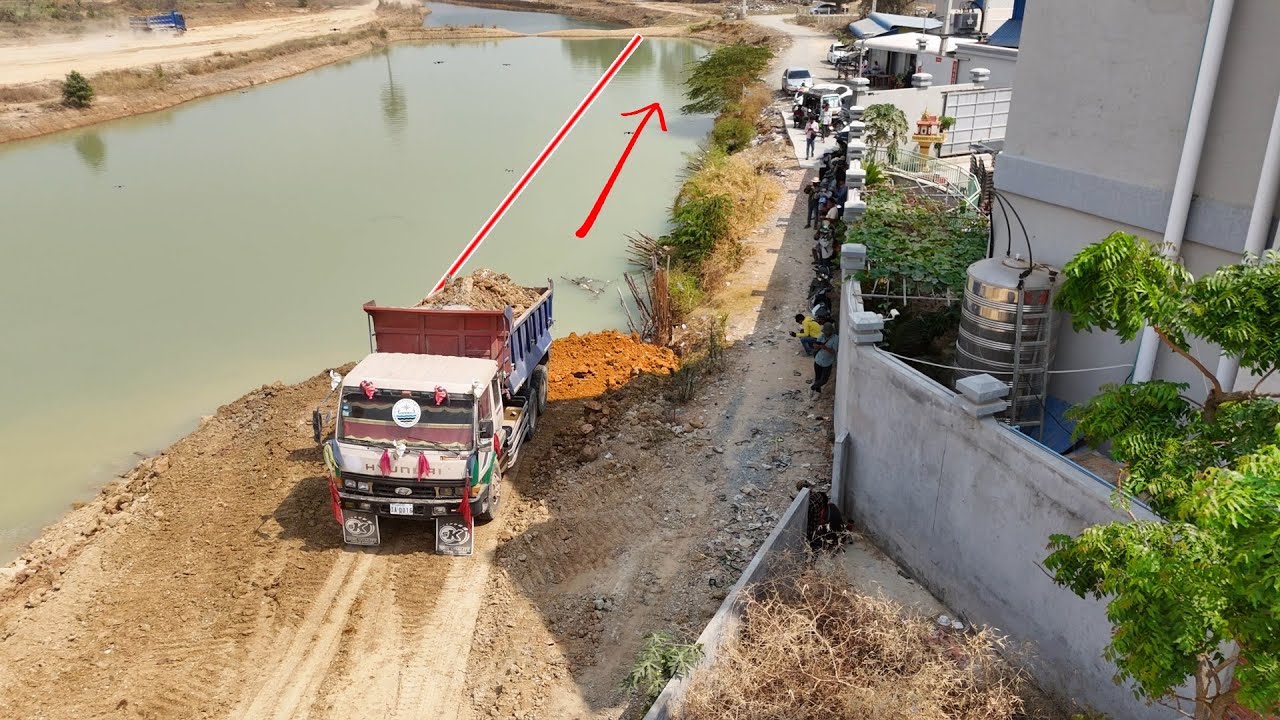 Great Activity 10Wheel Truck Drop Soil Into Water And Mini Dozer Push