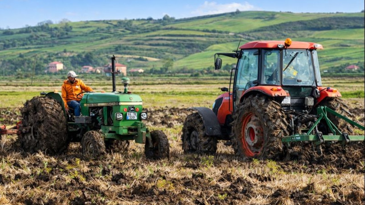 JOHNDEERE 2040 KUBOTA M9540