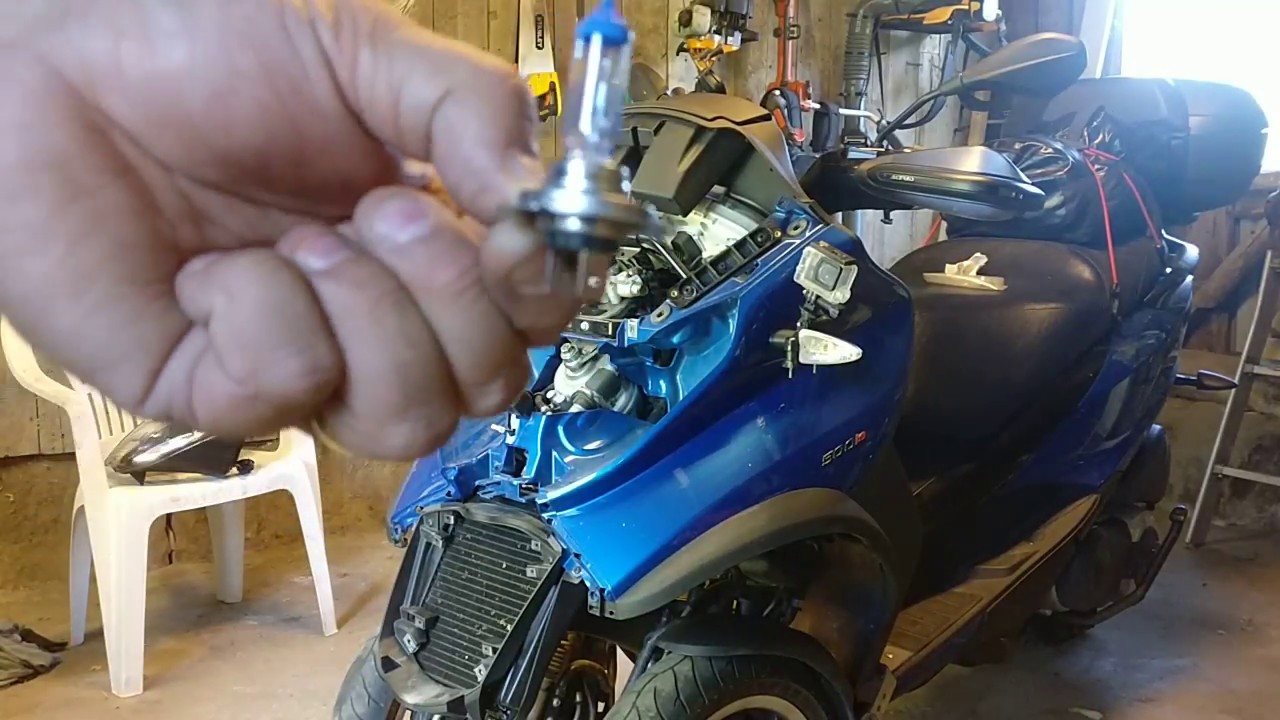 Change head bulb on Piaggio Mp3 500-15