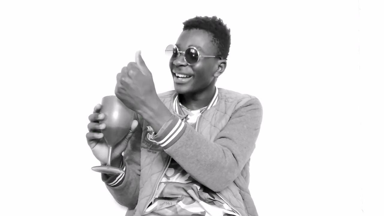 Mz Madzolonga YEHOVA NGANI SIRALELA || Titos Mabunda video oficial 