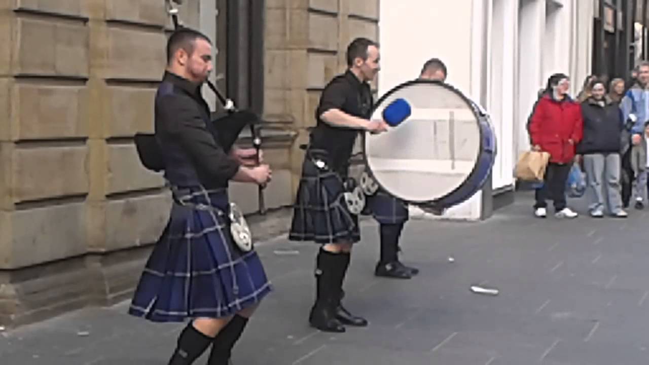 Pipes & Drums Buskers, Glasgow. HOKEY COKEY