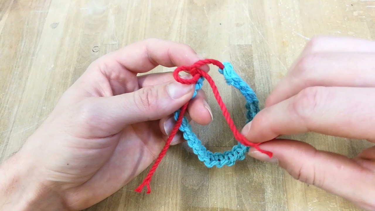 Lær at knytte et simpelt armbånd