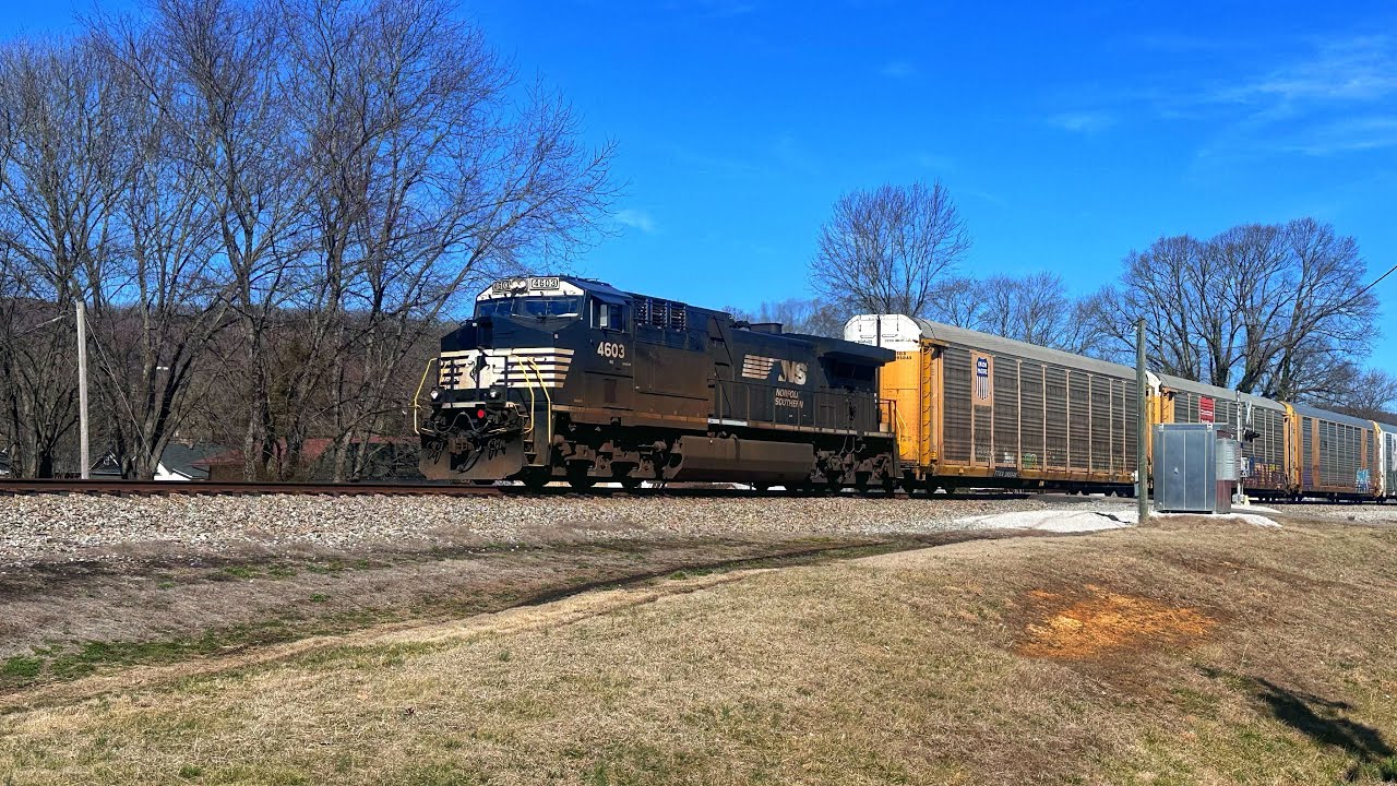 Norfolk Southern 19E with A solo leader heads South in Rockwood Tennessee 