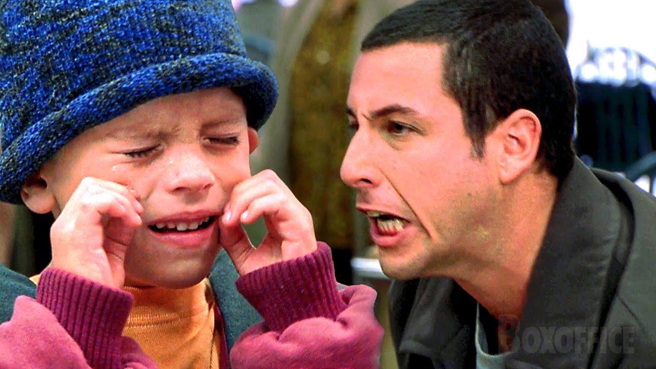 Adam Sandler traumatiza a un niño | Un papá genial | Clip en Español