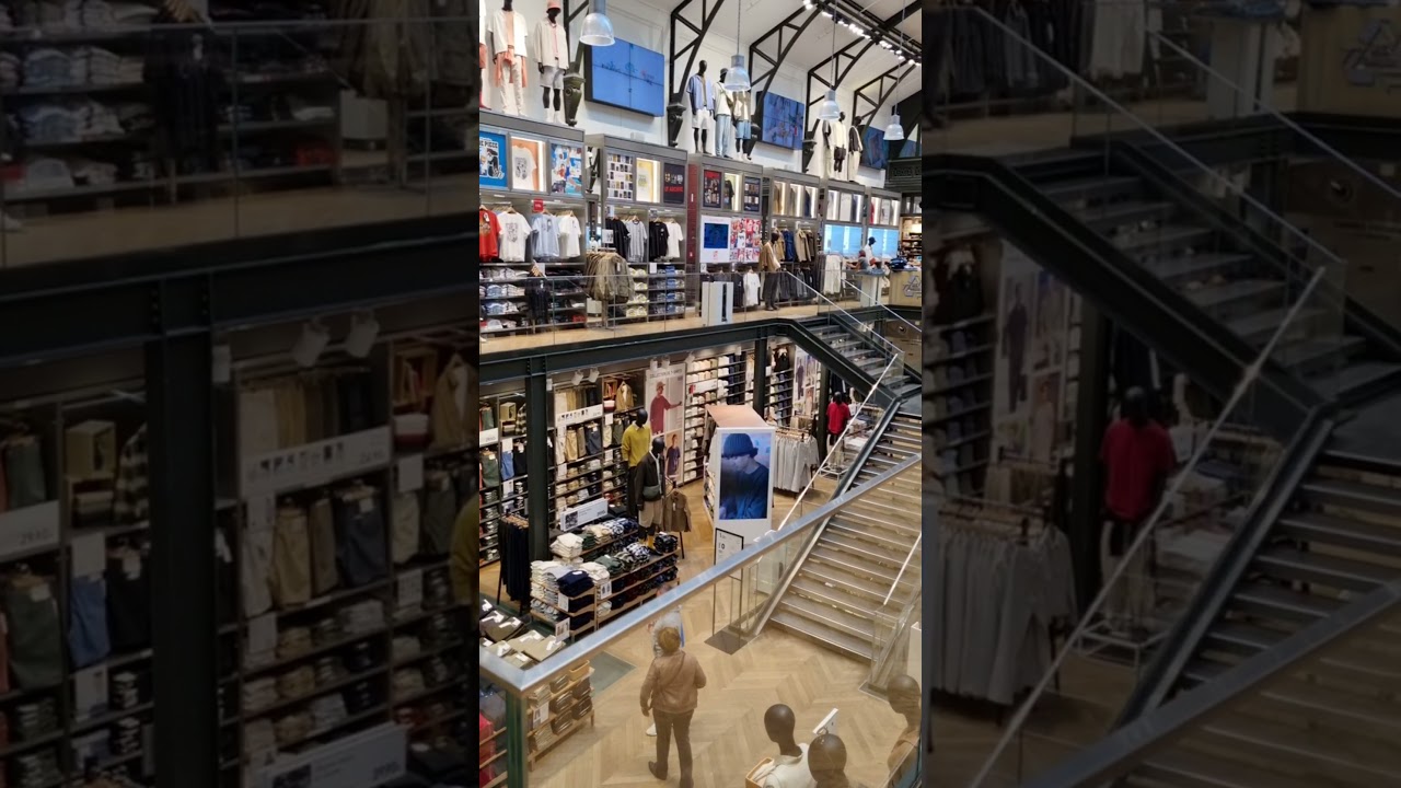 the most beautiful @UNIQLO  store in Paris at Le Marais #uniqlo #fashion #paris #france #europe
