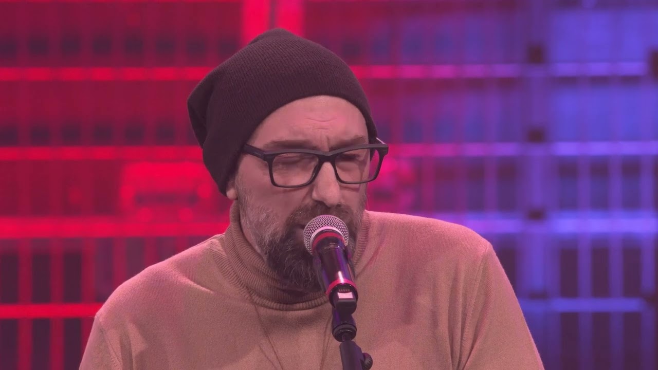Luca Maggiore canta 