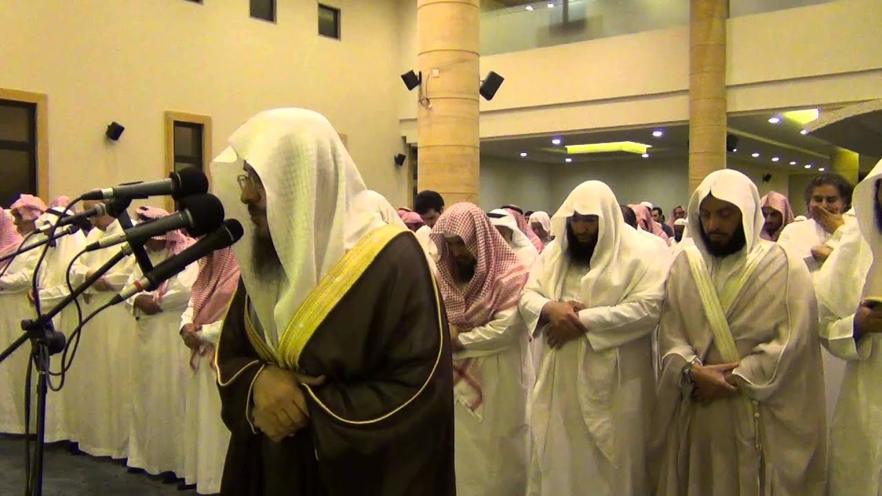 بكاء الشيخ عبدالعزيز الأحمد في ليلة 12 رمضان 1435هـ بجامع الهداب
