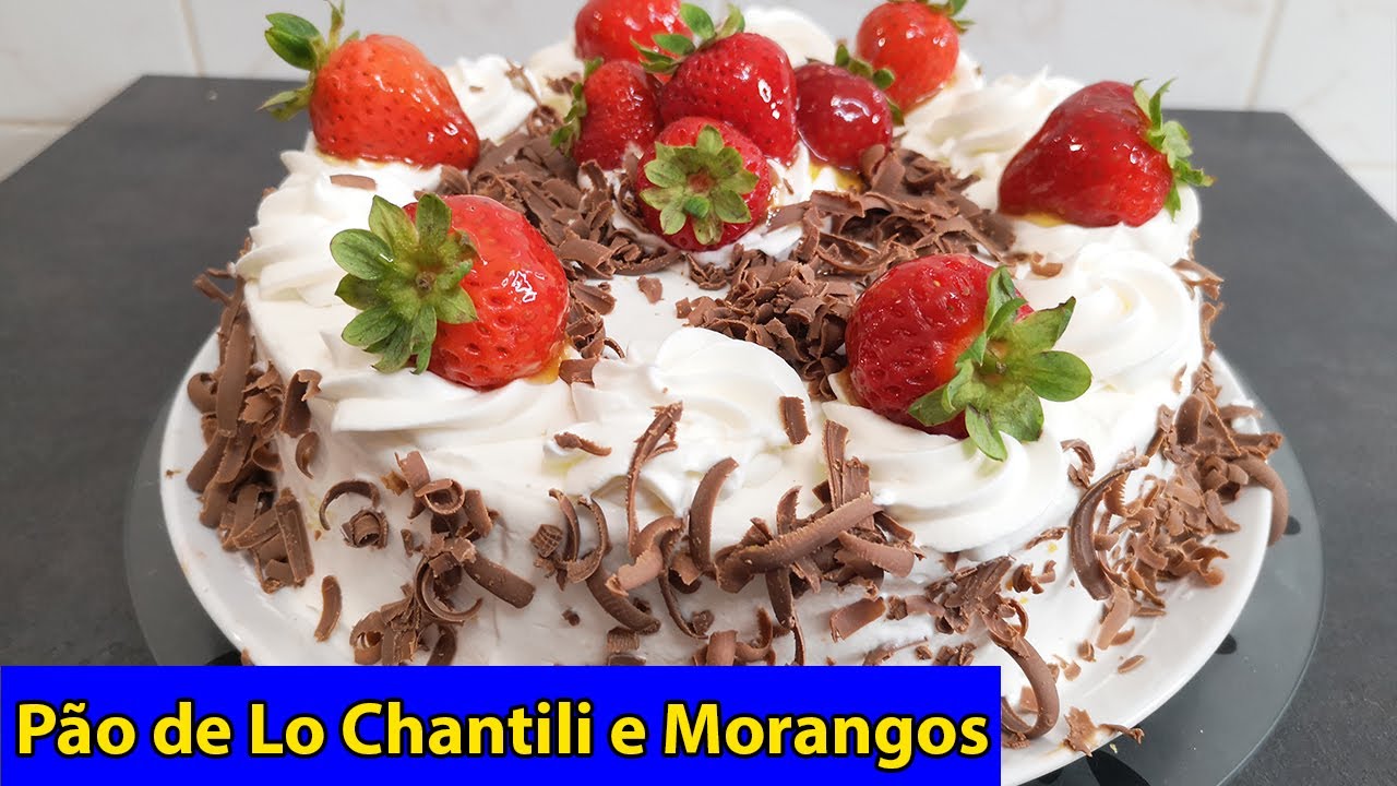 PAO DE LO COM CHANTILI E MORANGOS