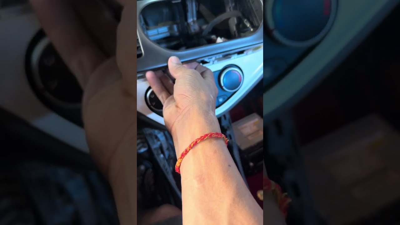 How to remove radio Kia picanto