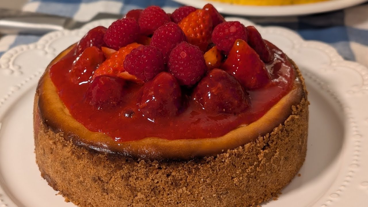 Cheesecake with strawberry sauce 🍓 Recipe in description ✨