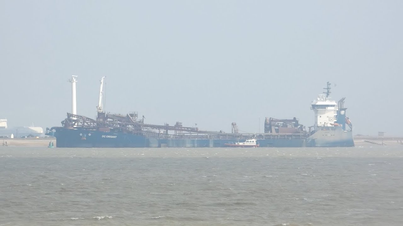 Trailing Suction Hopper Dredger DC Orisant does a pilot transfer inside the Harbour 8th March 2024