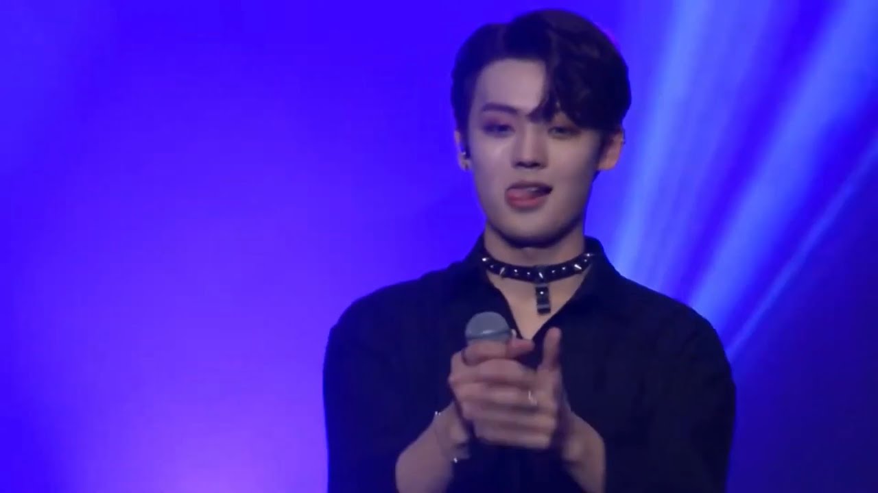 A.C.E (에이스) - DOWN • offline concert in Turkey nov 27th, 2021