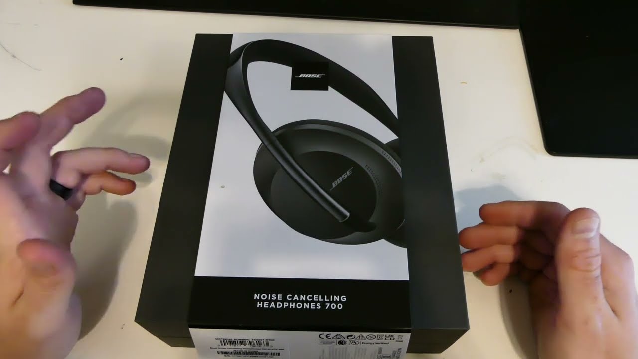 Bose 700 headphones unboxing.