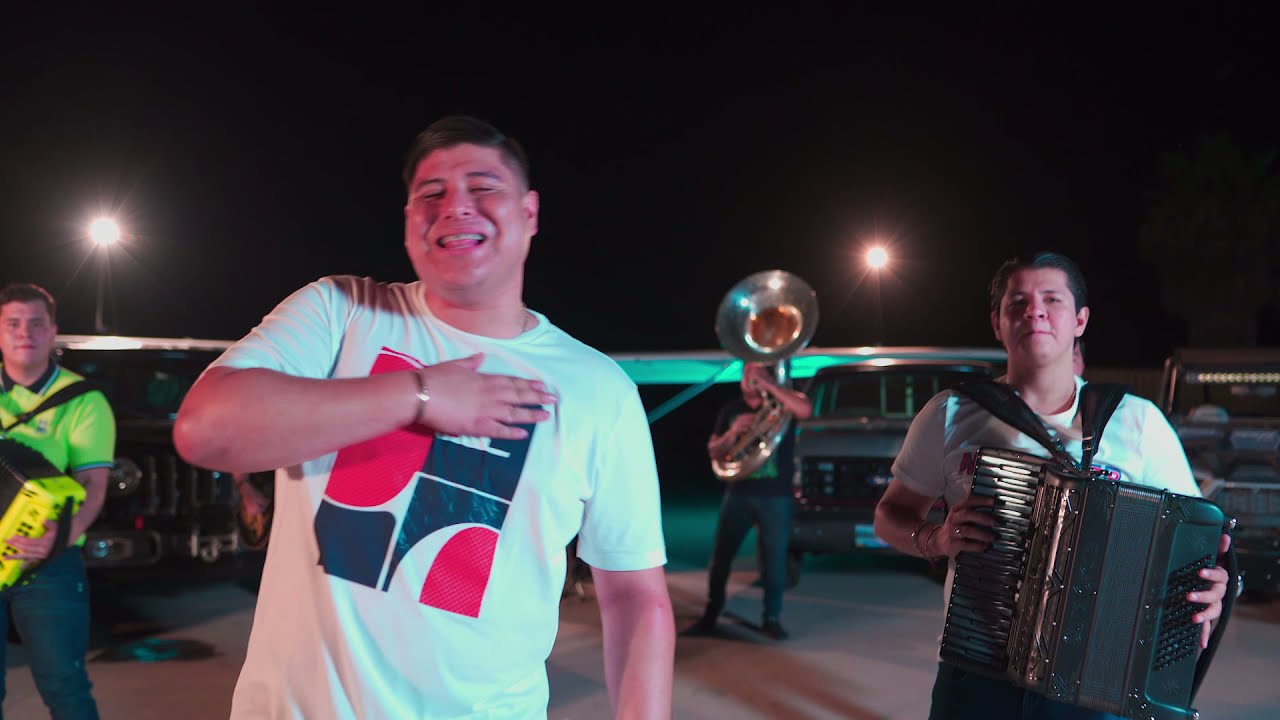 Los Nuevos Ilegales - El Joven De La Rosca ft. La Destreza [Official Video]