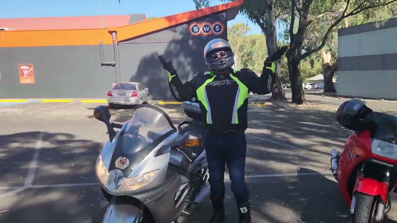 HiLLBiLLiES head to Hindmarsh Island (4K)