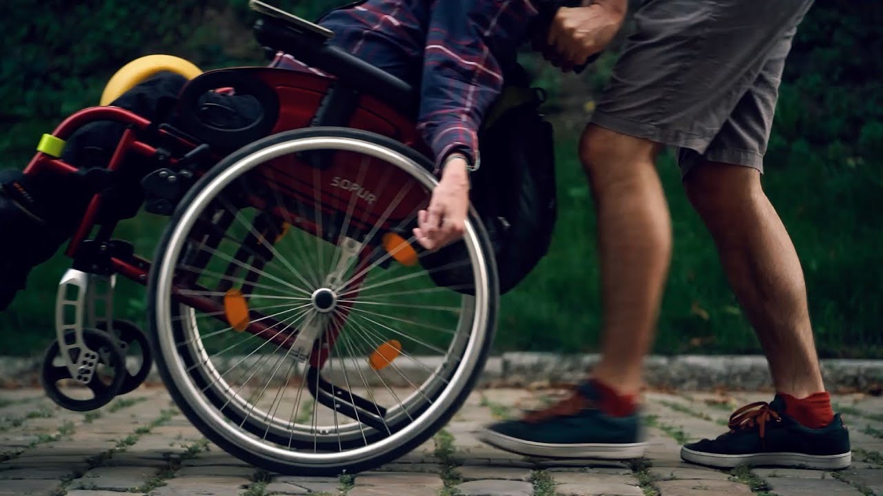 Instruktážní video: mechanický vozík a manipulace s ním při asistování