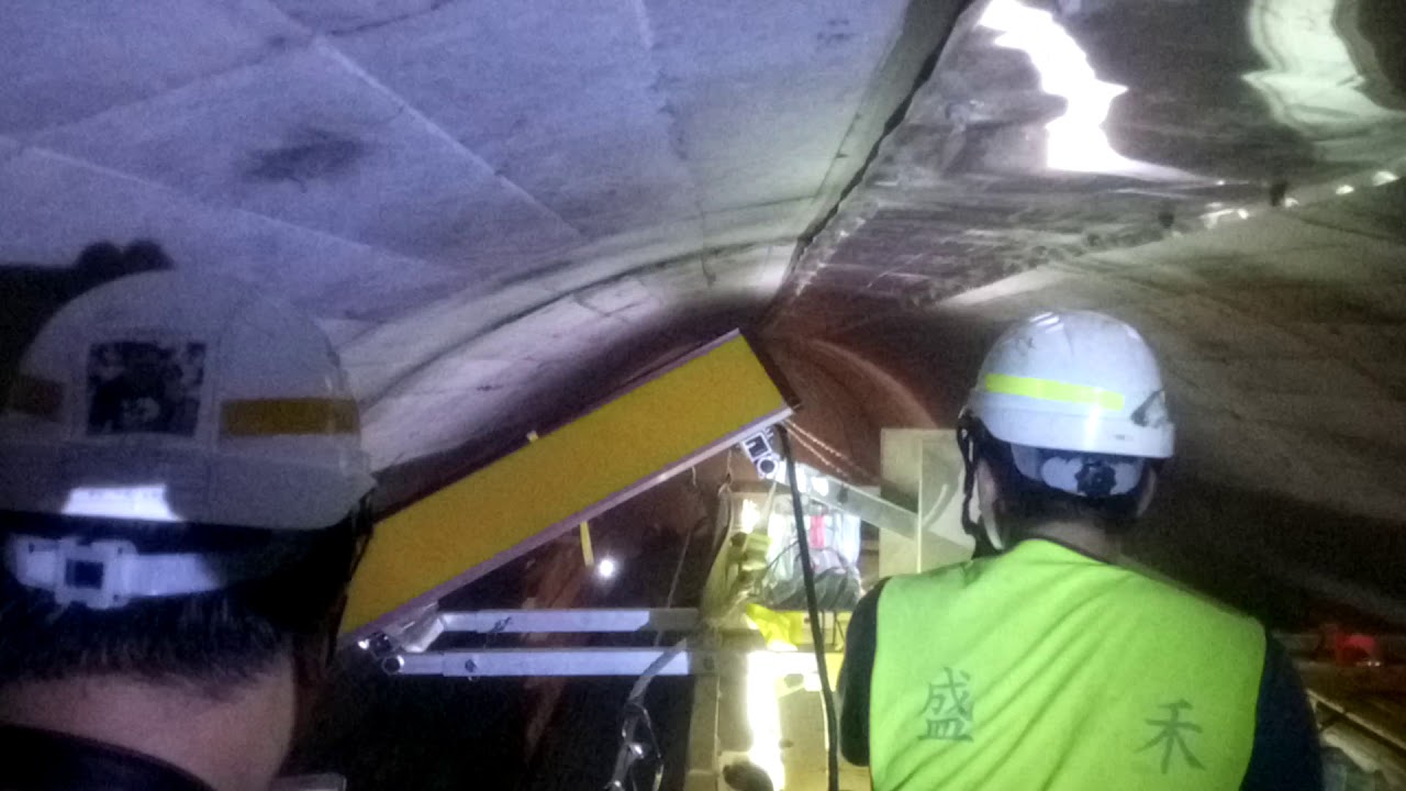 Tunnel survey with 3D GPR