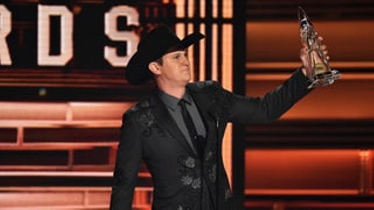 See Carrie Underwood, Brad Paisley Roast Trump's Tweets in CMA Monologue