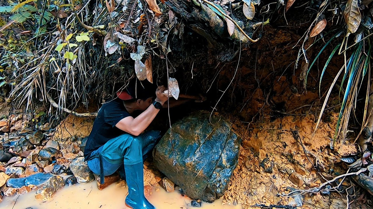 PEMUDA BERUNTUNG,BERNIAT CARI BATU AKIK DI HUTAN,DAPAT GIOK TERBESAR!(gemstone prospecting)