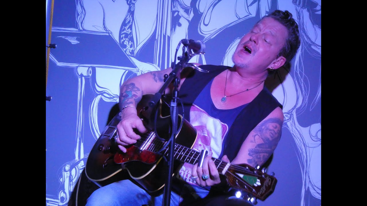 Ian Siegal solo in the Livingroom - If Whiskey Don't Kill Me