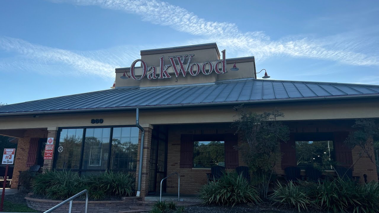 We Ate at Oakwood Smokehouse & Grill in Lady Lake, FL | The Best BBQ Next to The Villages, FL
