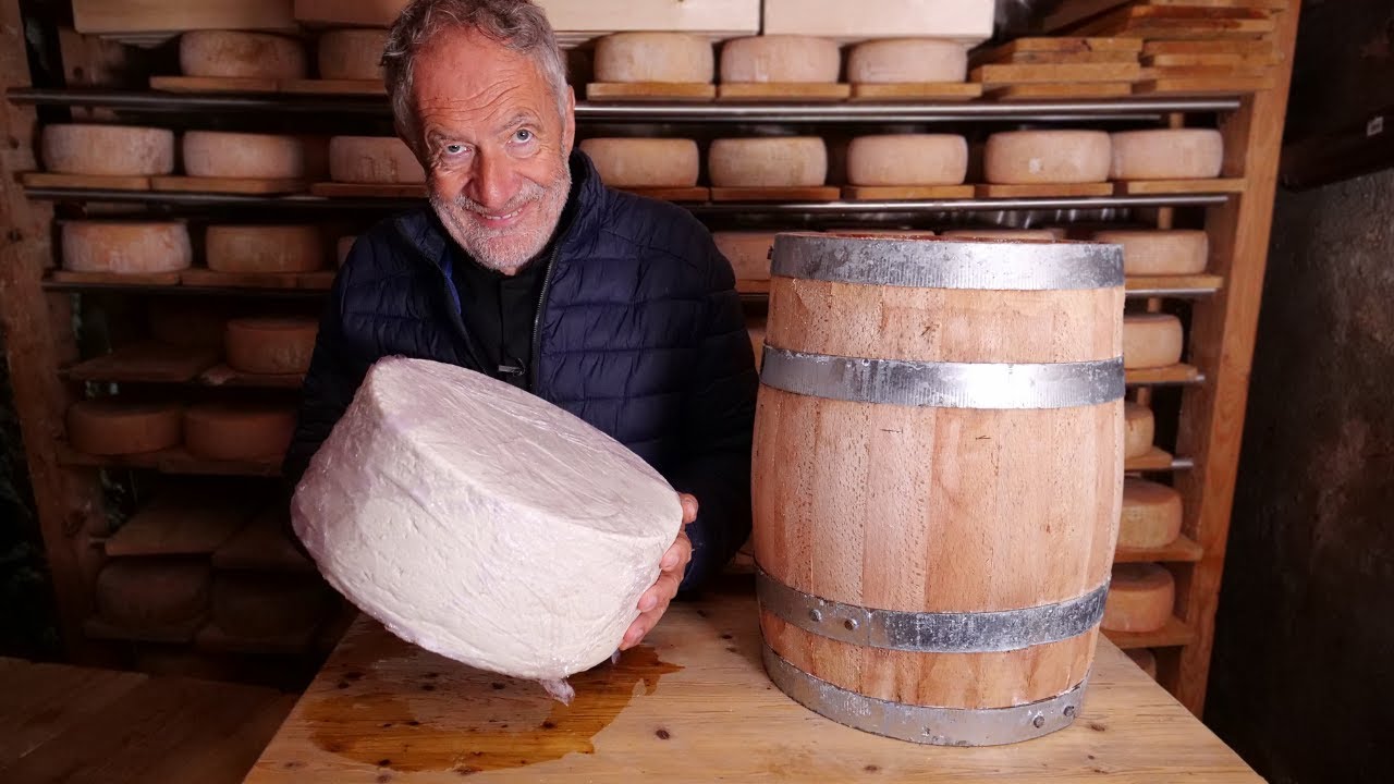Unboxing de la Box d'Août : Plongez dans la Feta au Tonneau Grecque !