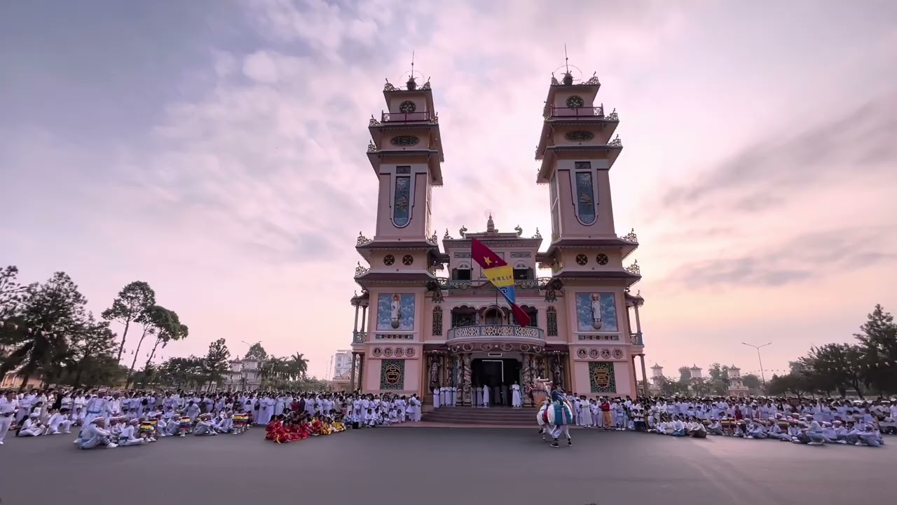 Đón xuân mùng 1 Tết Bính Ngọ Tại Toà Thánh Tây Ninh
