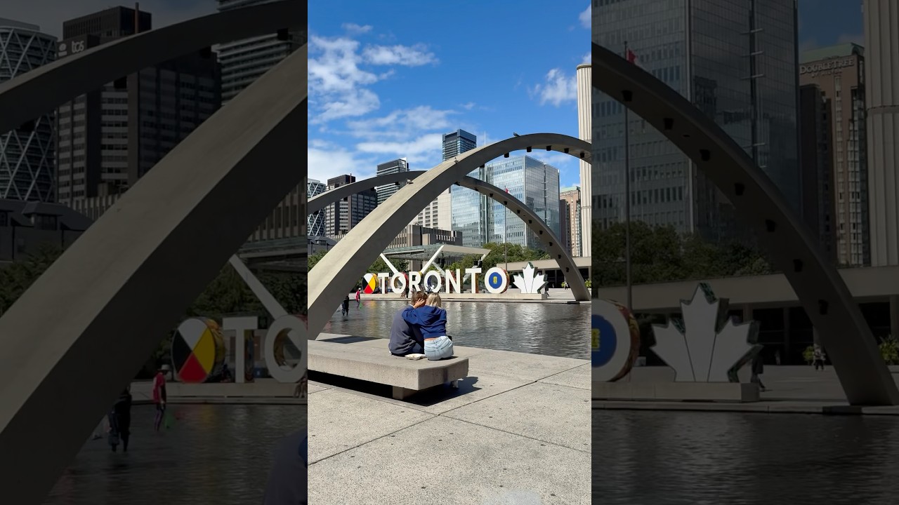 Nathan Phillips Square, Downtown Toronto 🍁🇨🇦 #toronto #canada #downtowntoronto