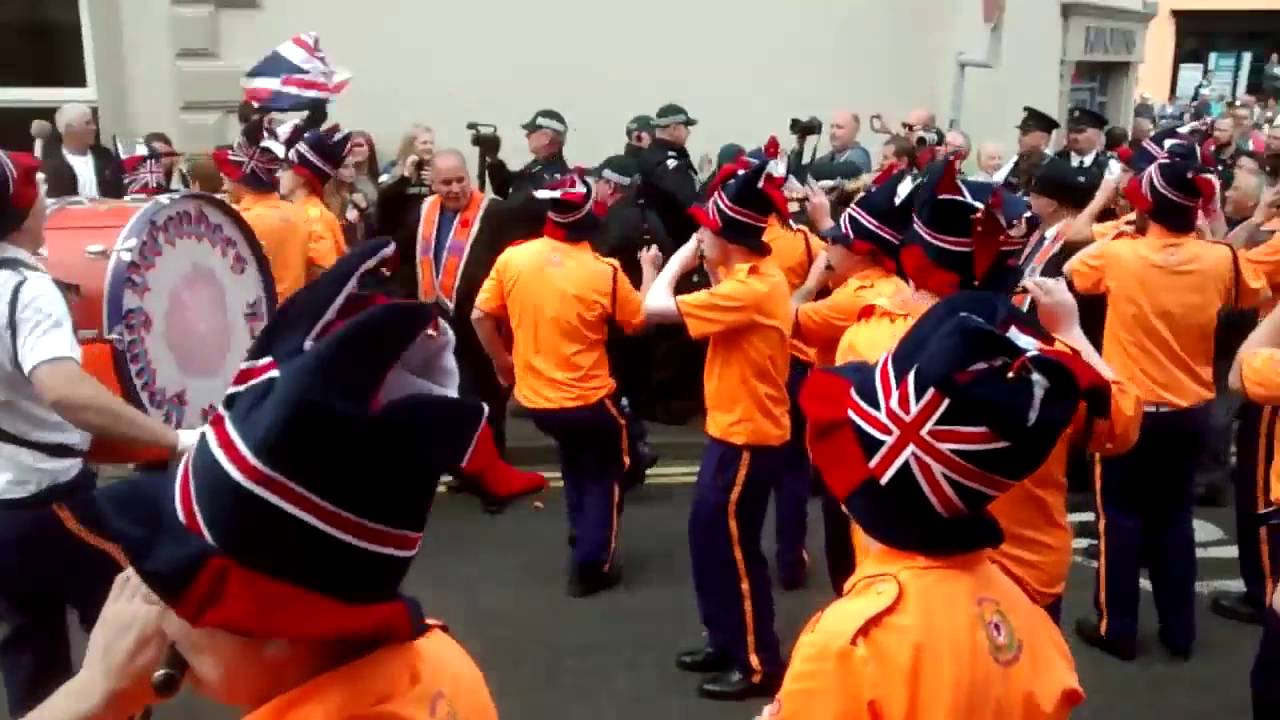 Sectarian Mob /PSNI attack Locals during Ballycastle 12 july hate fest.