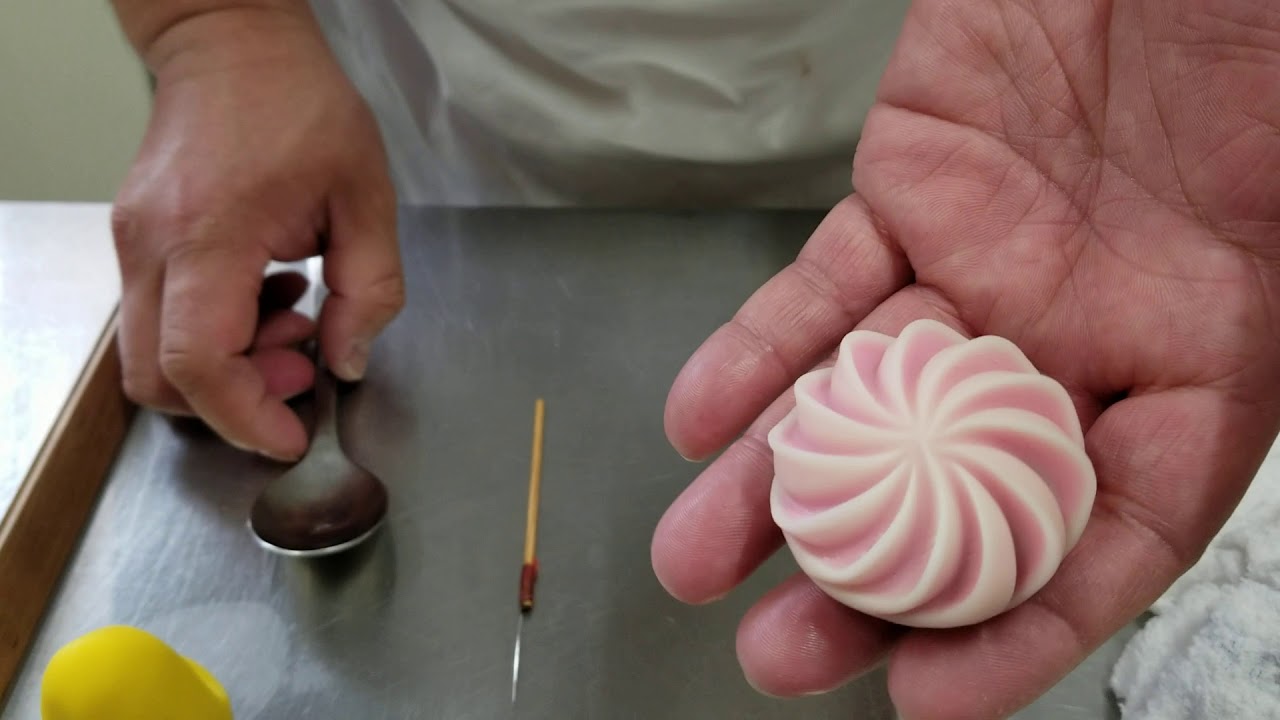 練りきり「さじ菊」の説明付き動画