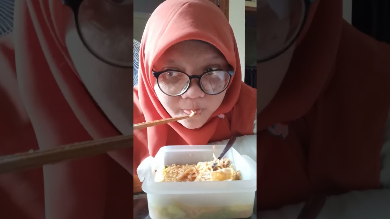 Suatu hari ketika bawa mie ayam sepulang kerja..