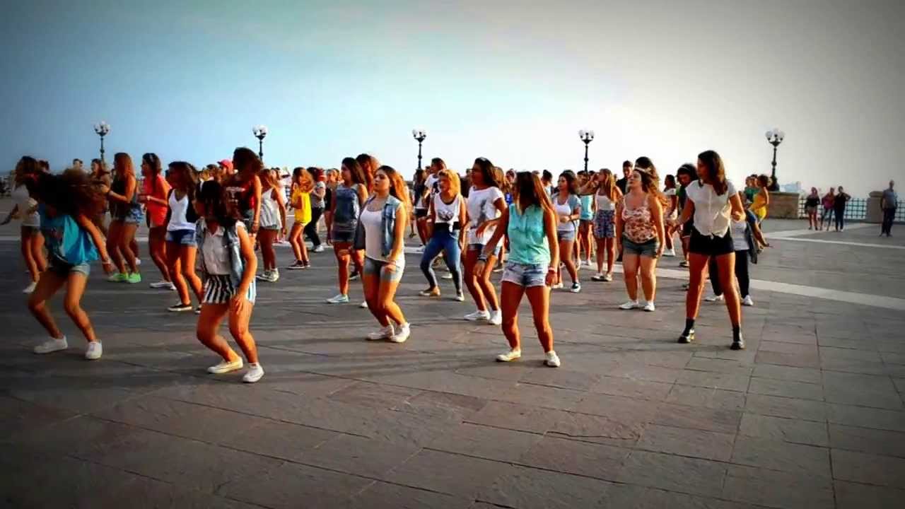 FLASH MOB ONE DIRECTION | Taranto