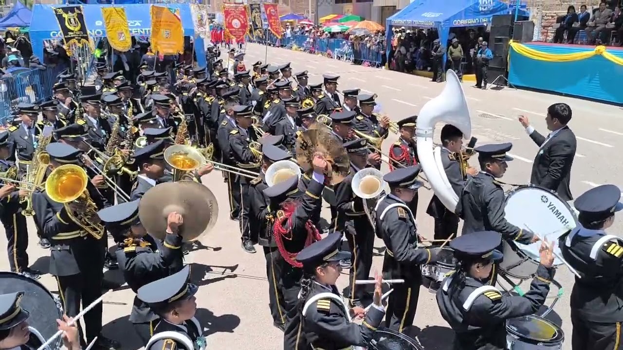 CATA - Banda sinfónica del Colegio Adventista TÚPAC AMARU - Desfile por el aniversario de Juliaca.