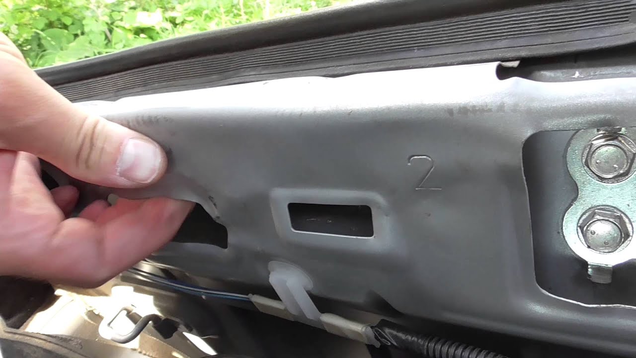 Регулировка петли багажника toyota Corolla E150