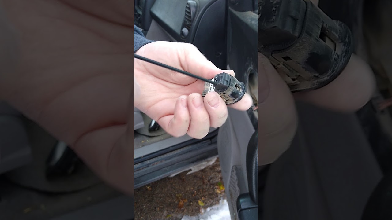 2005 Saturn Vue front inner door handle replacement.