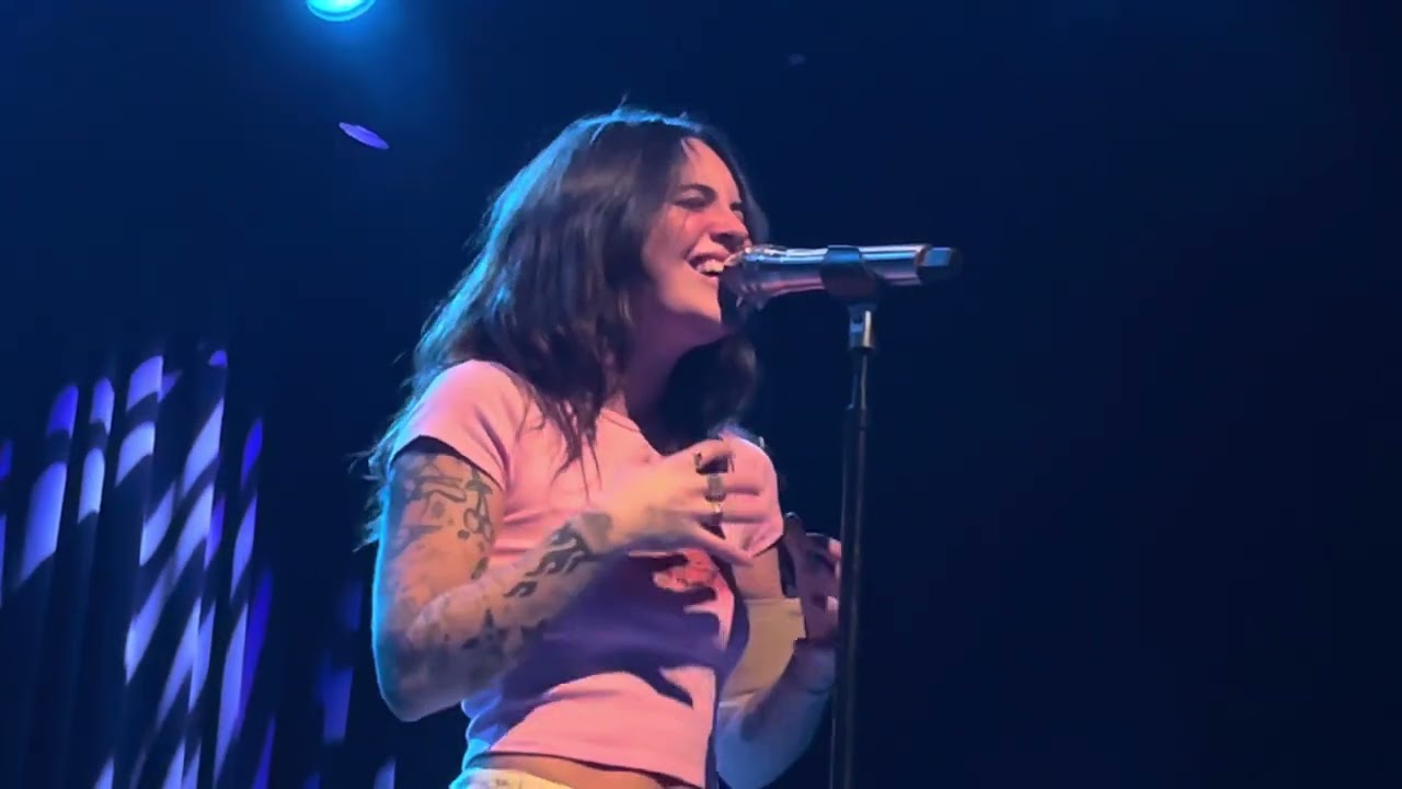 Bea Miller - “Self Crucify” live Gauche Tour 2023