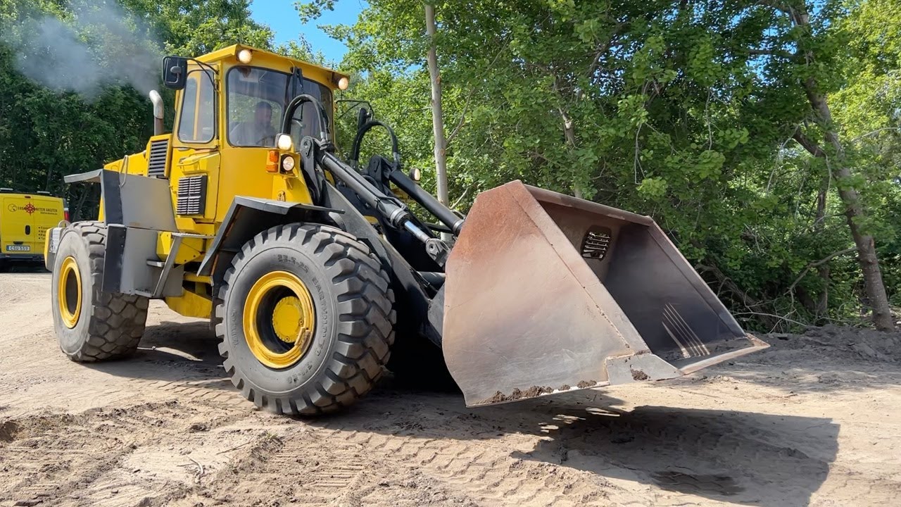 Köp Hjullastare Volvo L120 med skopa på Klaravik
