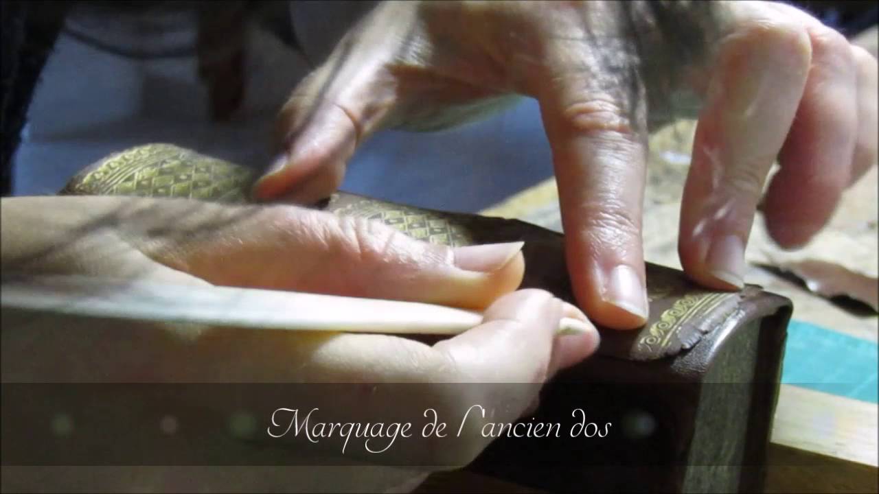 Restauration d'une reliure en cuir du 19ème siècle