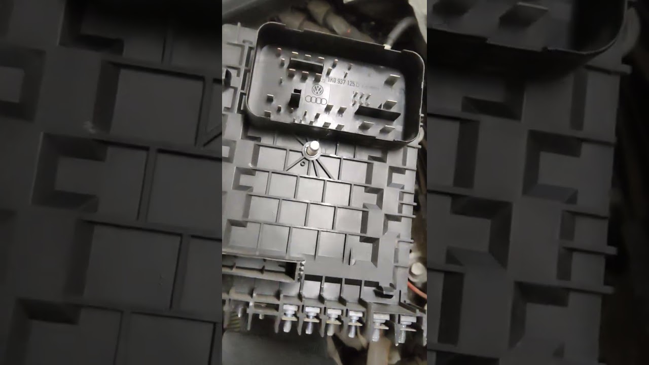 Volkswagen Golf, Jetta, EOS Engine Compartment Fuse Box Removal