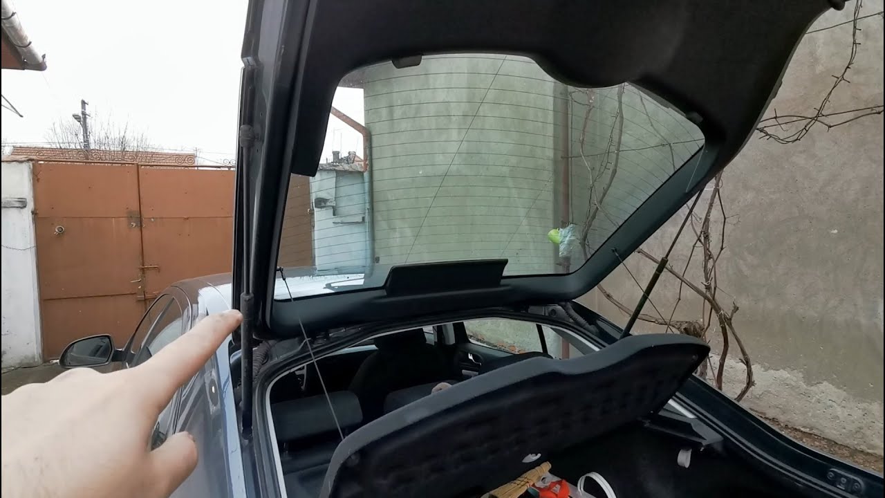 Skoda Octavia 2 Facelift - How to replace the trunk gas struts
