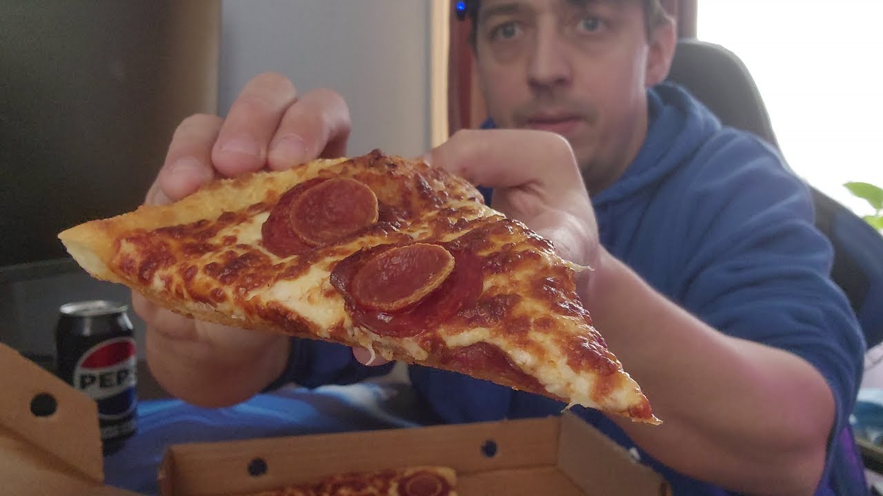KevynEats is Back!!  Pizza Hut Pepperoni Pizza!  #PizzaHut #PepperoniPizza #foodie #food