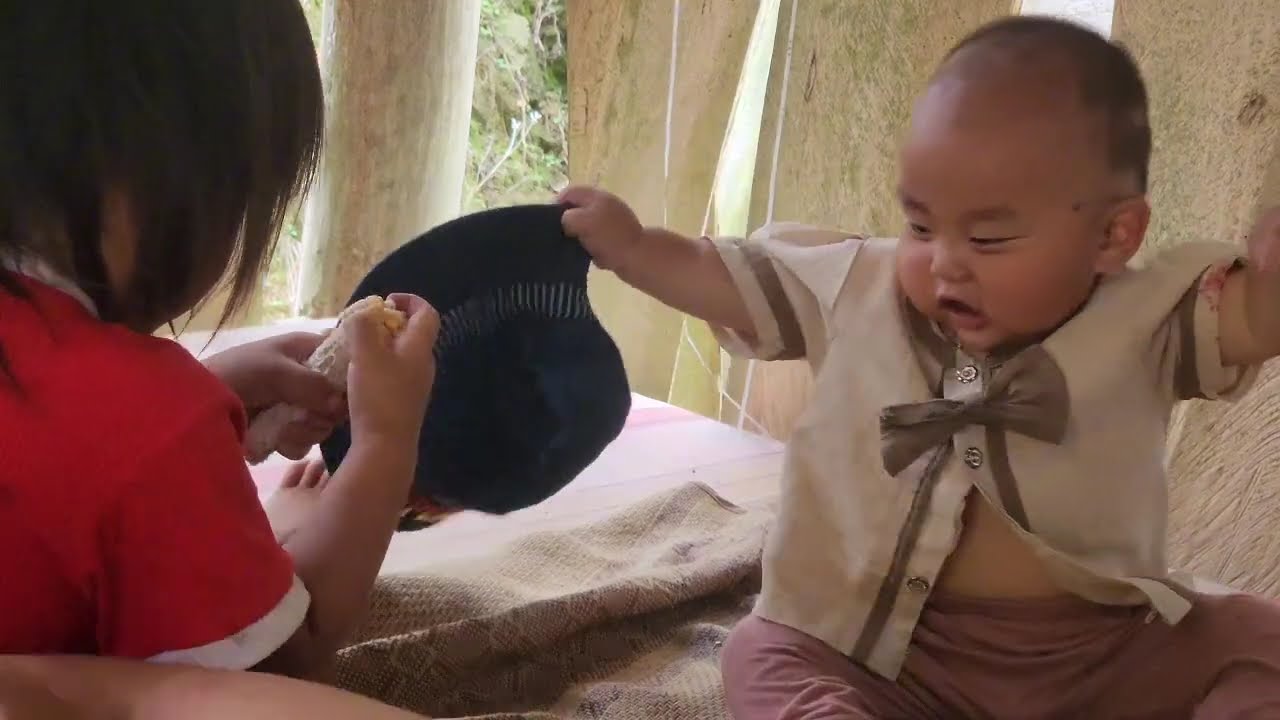 single mother's baby lives with two sisters