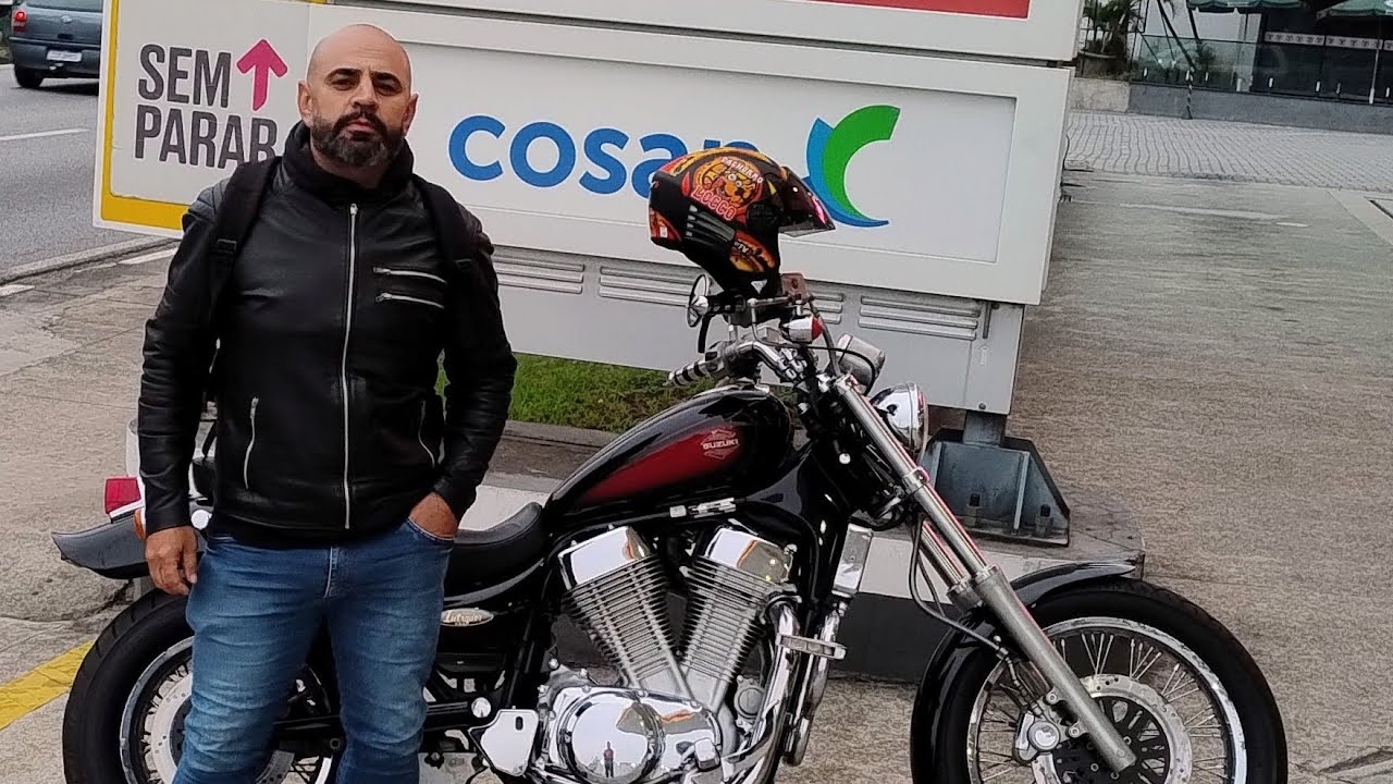 A trilha sonora, que combina com a bruta