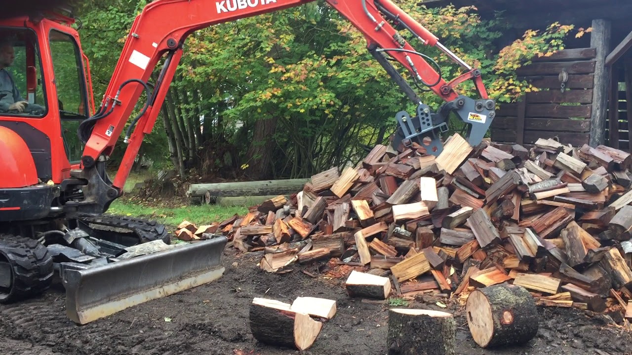 SideTool Wood Splitter on a Kubota KX040