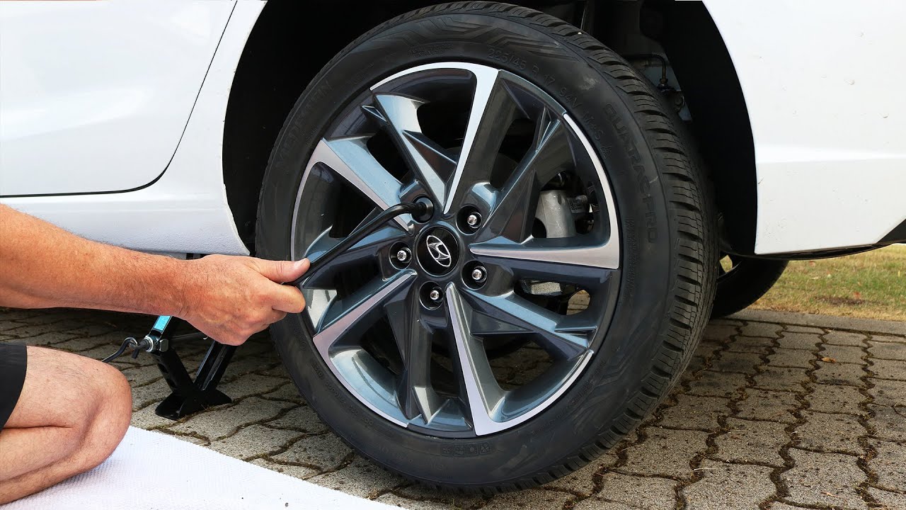 Hyundai i30 - Tire Change
