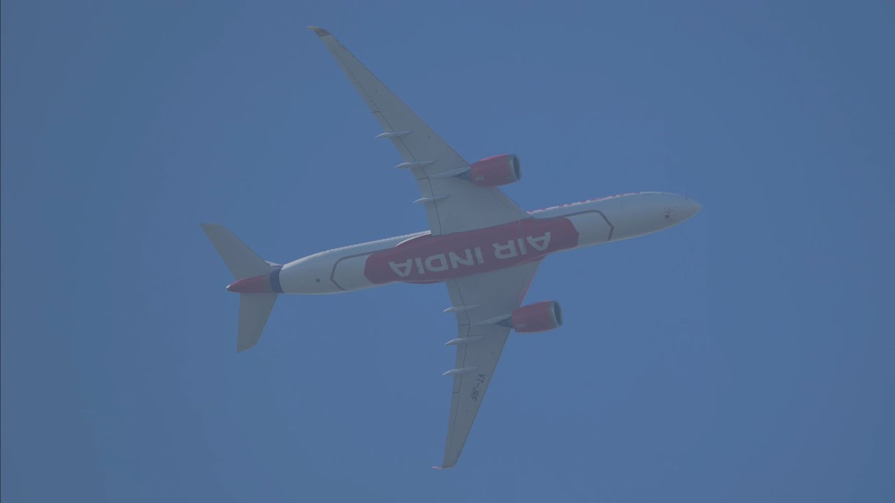 Heathrow 09R flyovers at my house in the lustrous spring haze 19/03/2025