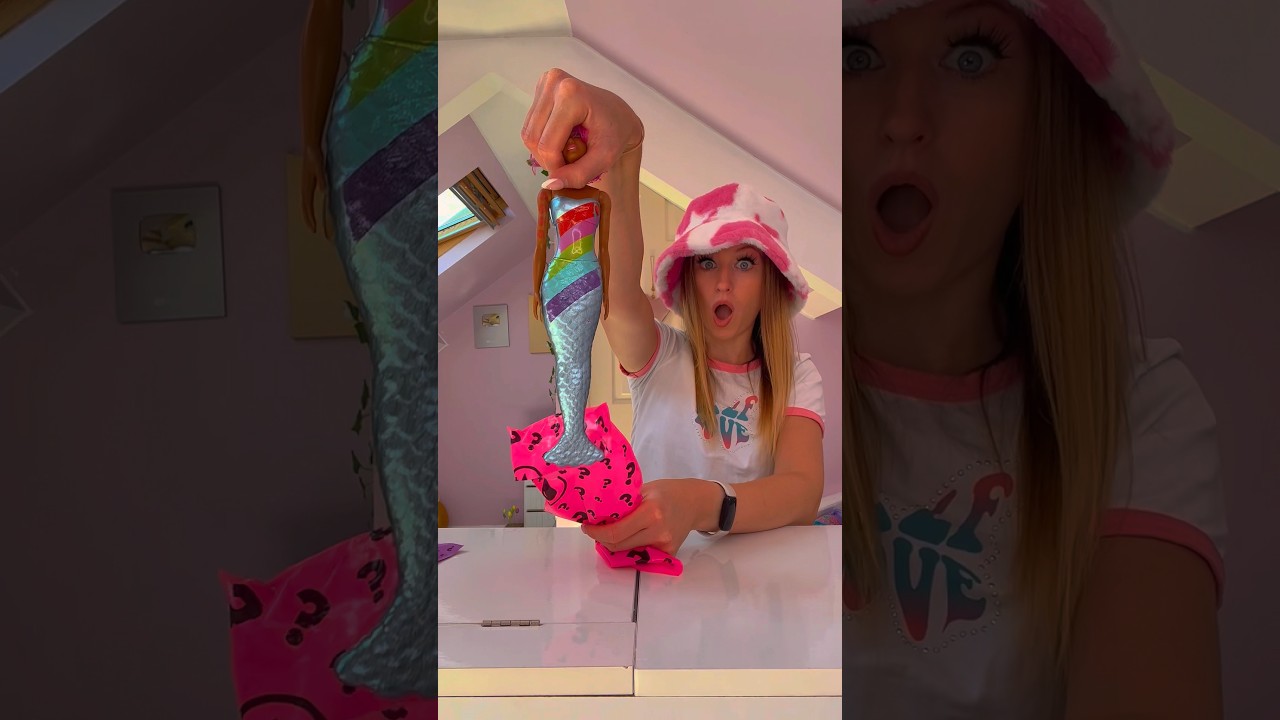 [ASMR] UNBOXING A RAINBOW *MERMAID* WATER REVEAL BARBIE!!😱🧜🏻&zwj;♀️💦🌈 (RARE MERMAN HUNT?!🫢✨) #Shorts