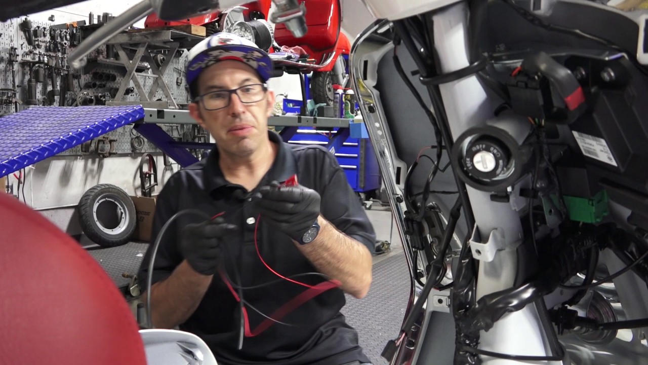 Установка USB-порта для зарядки на Vespa