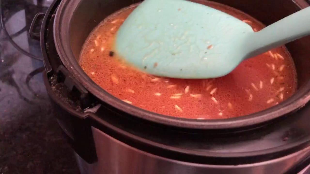 Arroz mexicano súper fácil en la arrocera/vaporera.