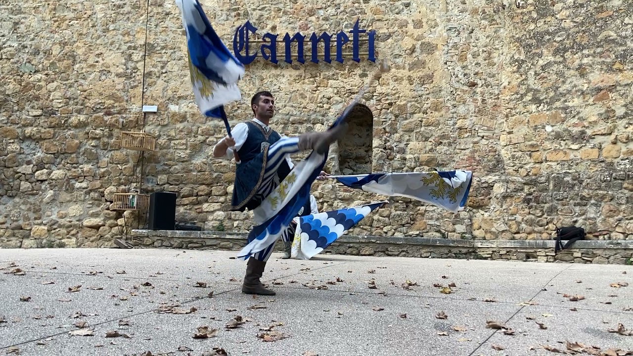 Le bandiere dei Canneti tornano a volare nel cielo di PortaNuova 1155 a San Quirico d'Orcia